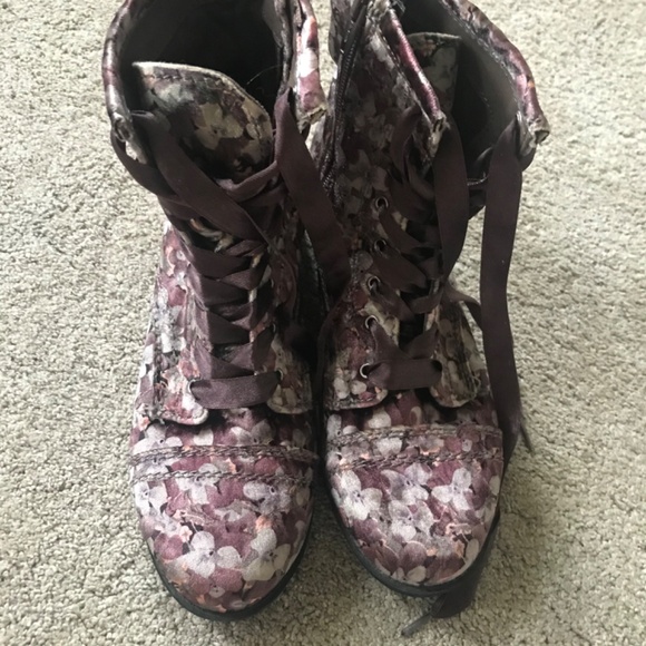 🍁Satin Ribbon Lace Up Velvet Floral Boots - Picture 2 of 11